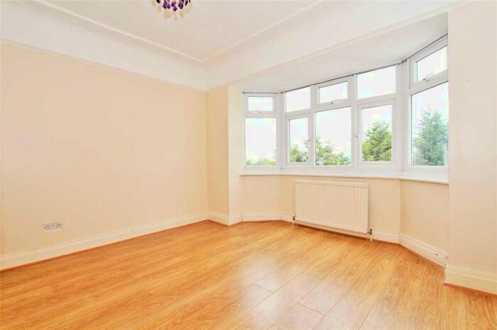 2 Bedroom Apartment To Rent In Kingsbury Road, Kingsbury, London, NW9