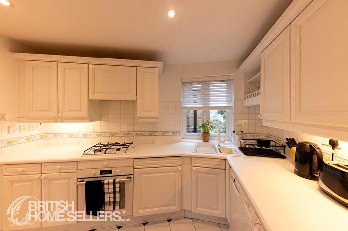 1 Bedroom Flat For Sale In Fitzroy Crescent, London, W4