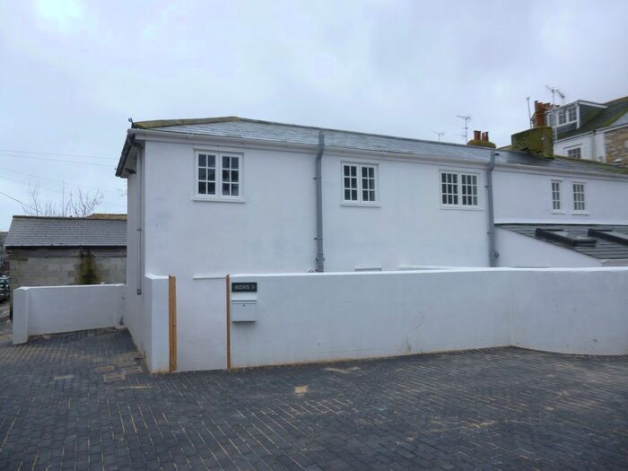 1 Bedroom Mews To Rent In Clarence Street, Penzance, TR18