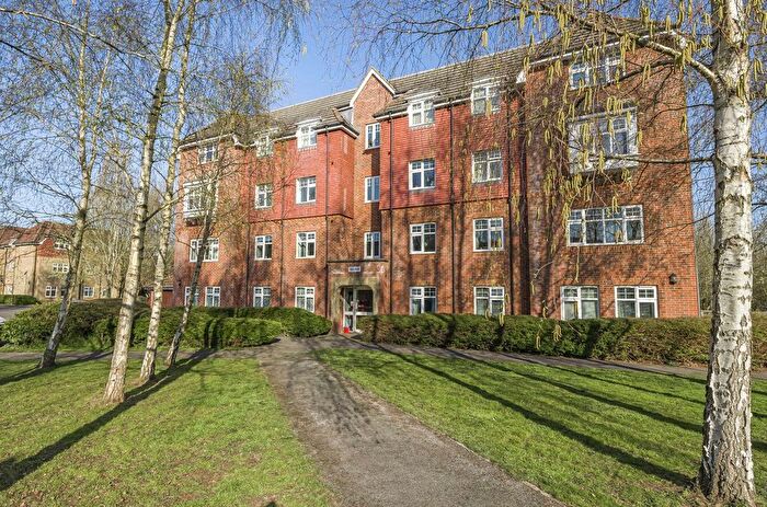 2 Bedroom Flat For Sale In The Hollies, Mapledurwell, Basingstoke, RG24