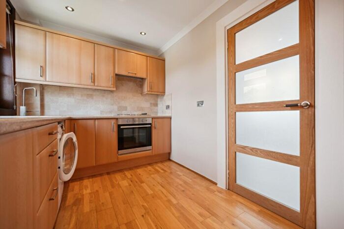 2 Bedroom Flat To Rent In Cedar Avenue, Mountblow, Clydebank, G81