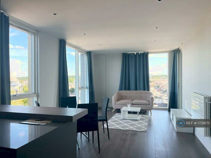 2 Bedroom Flat To Rent In Hamond Court, Kingston Upon Thames, KT2