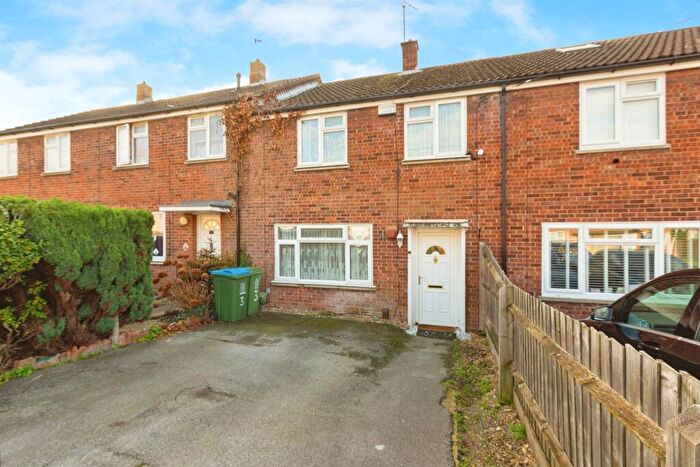 3 Bedroom Terraced House For Sale In Palmer Avenue, Aylesbury, HP19