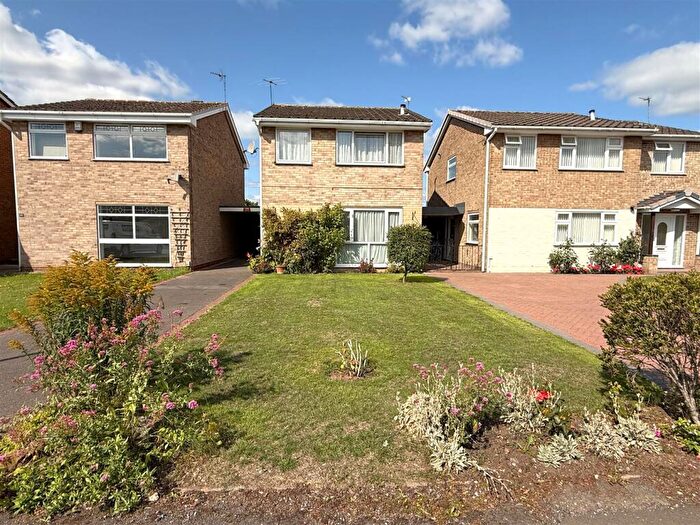 3 Bedroom Link Detached House For Sale In Thoresby Road, Bingham, NG13