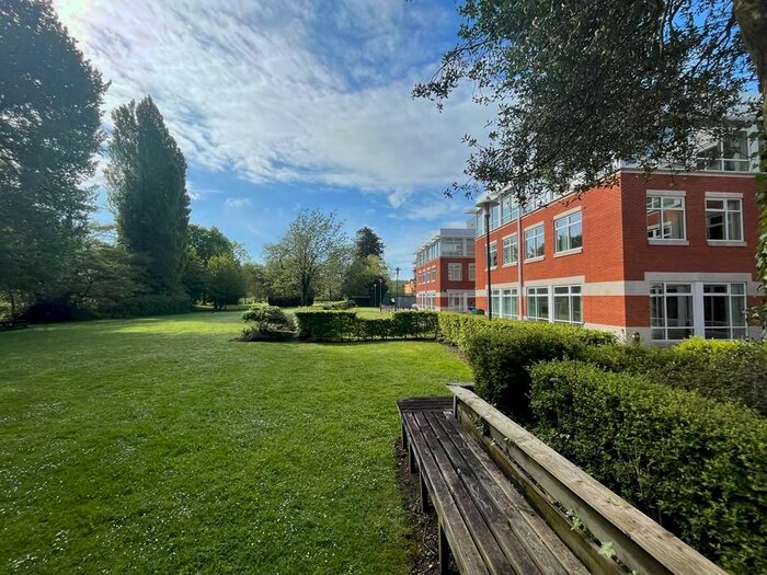 1 Bedroom Flat To Rent In Chalfont Park, Gerrards Cross, SL9