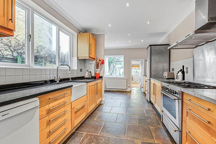 5 Bedroom Property For Sale In Pemberton Road, East Molesey, KT8