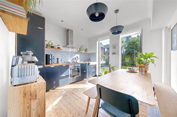 2 Bedroom Flat For Sale In Brettenham Road, Walthamstow, London, E17