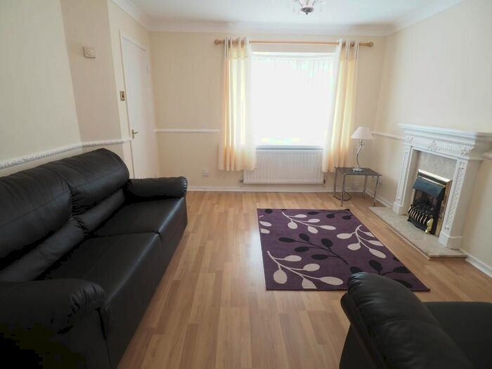 3 Bedroom Semi-Detached House To Rent In Bridgegate Drive, Victoria Dock, Hull, HU9