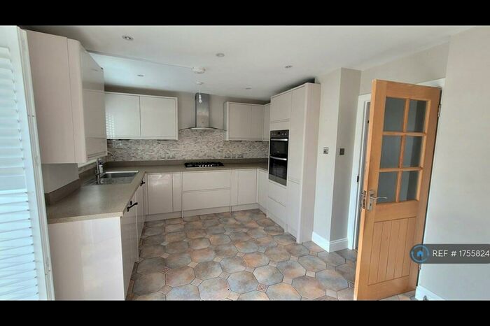 3 Bedroom Terraced House To Rent In Bradley Road, Enfield, EN3