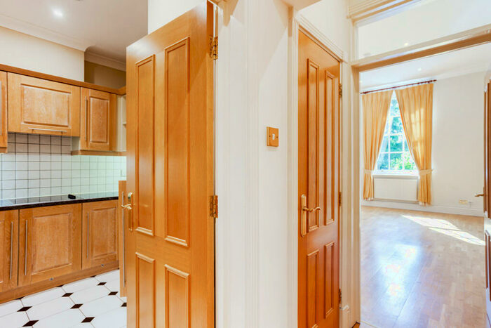 2 Bedroom Flat To Rent In Ellesmere Place, Walton-on-Thames, KT12