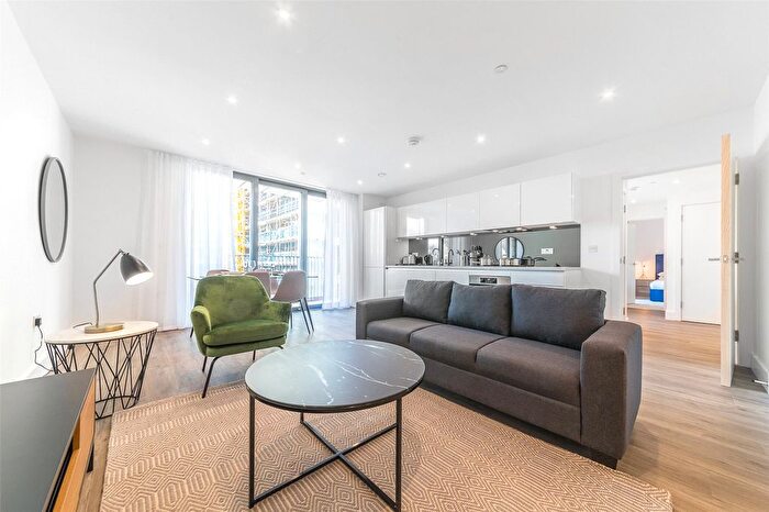 1 Bedroom Flat To Rent In High Street, Staines-Upon-Thames, Surrey, TW18