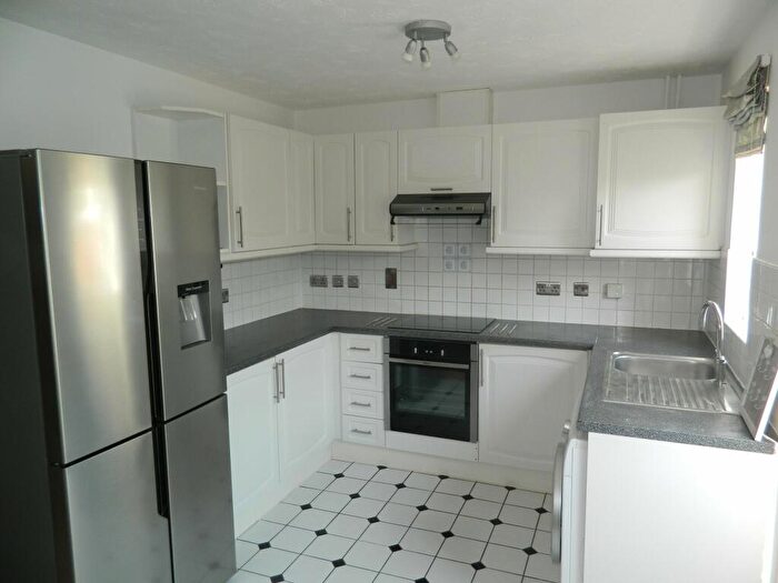 3 Bedroom Semi-Detached House To Rent In Richards Way, Cippenham, Berkshire, SL1