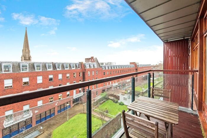 1 Bedroom Flat For Sale In Roman Walk, Exeter, Devon, EX1