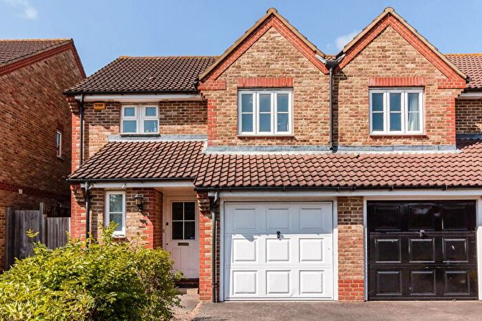 3 Bedroom Terraced House To Rent In Tithe Close, Walton-On-Thames, KT12
