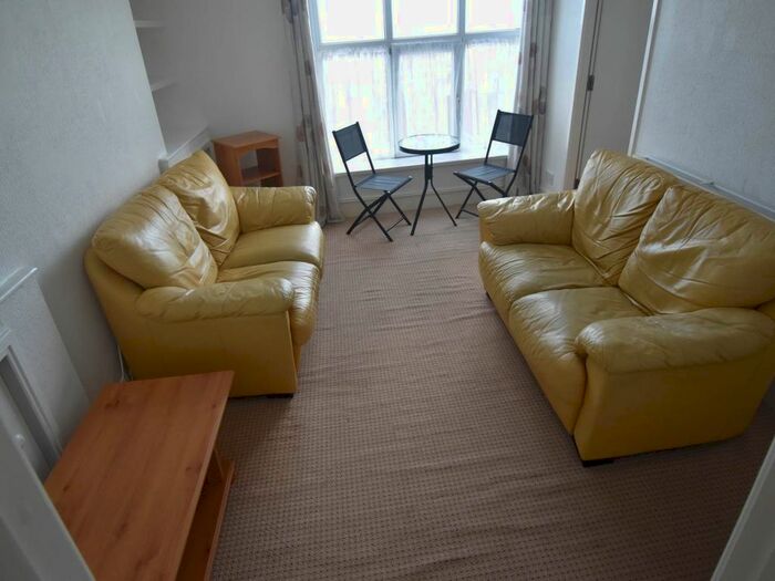 1 Bedroom Flat To Rent In Brooklands Terrace, Ffynone, Uplands, Swansea, SA1