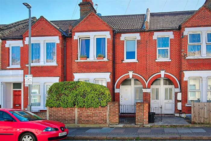 2 Bedroom Flat To Rent In Mellison Road, London, SW17