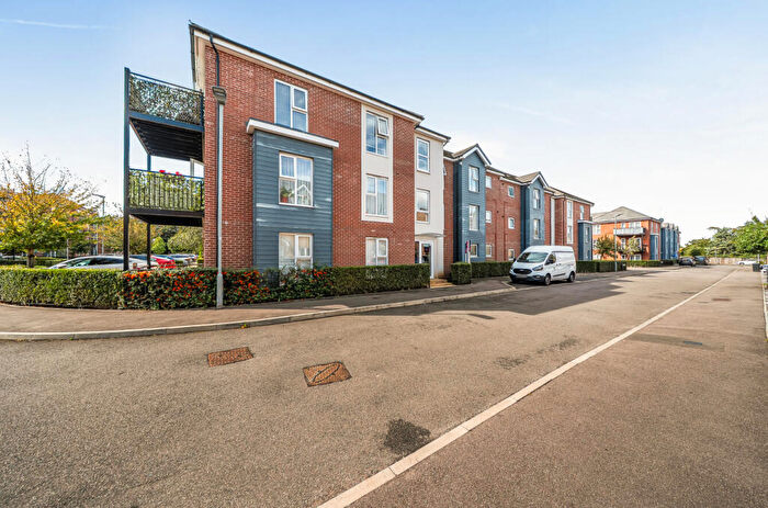 2 Bedroom Apartment For Sale In Tilling Green, Dunstable, Bedfordshire, LU5