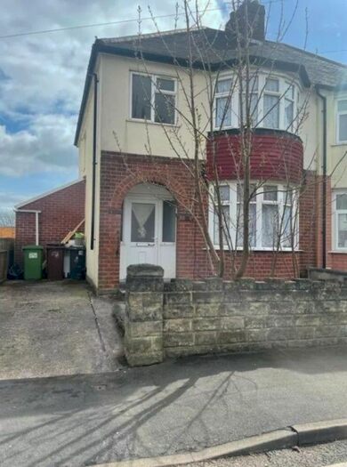 3 Bedroom Semi-Detached House To Rent In Victory Avenue, Darlaston, Wednesbury, WS10