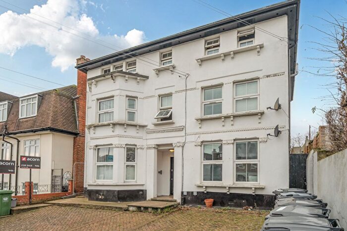 2 Bedroom Flat For Sale In Faversham Road, London, SE6