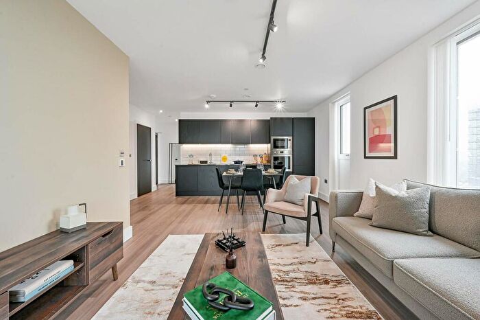 2 Bedroom Flat To Rent In Mitre Yard, North Kensington, London, NW10