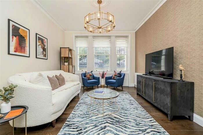 3 Bedroom Flat To Rent In Ridgmount Gardens, London, WC1E