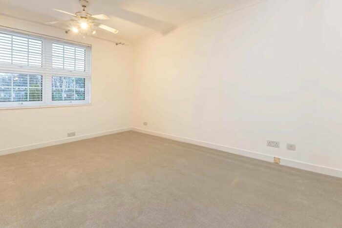 4 Bedroom House To Rent In Cotswold Close, Kingston Upon Thames, KT2