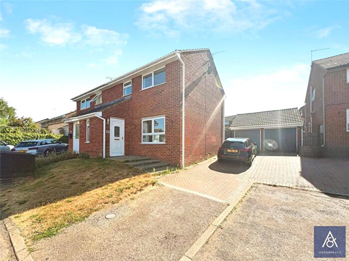 3 Bedroom Semi-Detached House For Sale In Allens Gate, Brackley, West Northamptonshire, NN13