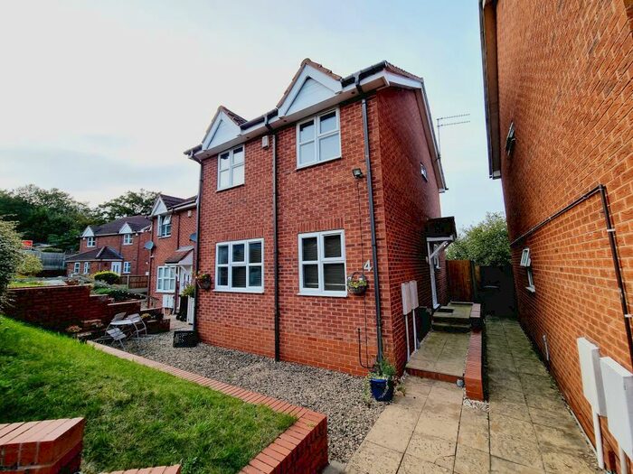 3 Bedroom House To Rent In Humber Gardens, Halesowen, B63