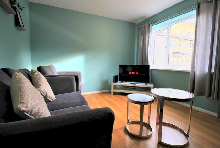 3 Bedroom Flat To Rent In Hamilton Place, Newcastle Upon Tyne, NE4