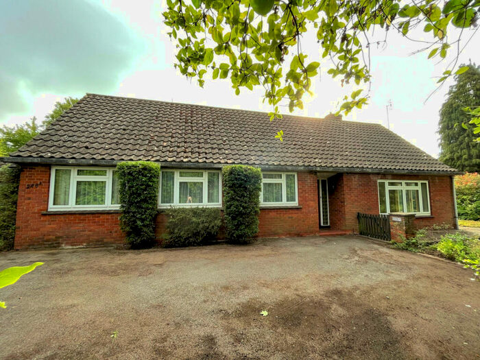 4 Bedroom Bungalow To Rent In Kidmore Road, Caversham, Reading, Berkshire, RG4