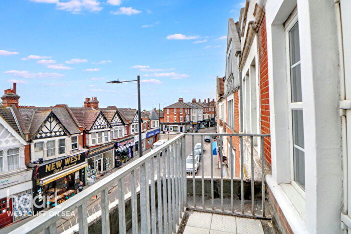 2 Bedroom Flat For Sale In Hamlet Court Road, Westcliff-On-Sea, SS0