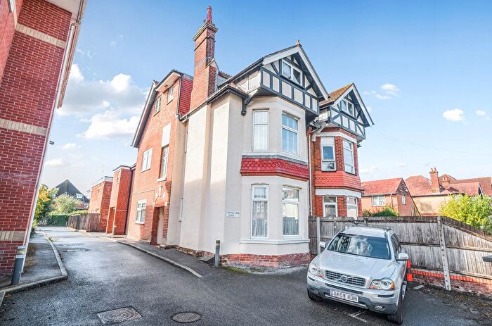 1 Bedroom Flat For Sale In Hill Lane, Shirley, Southampton, Hampshire, SO15