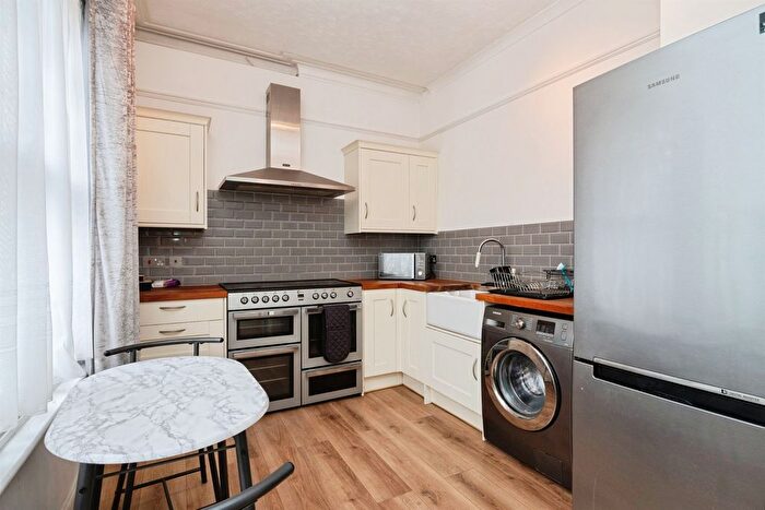1 Bedroom Flat For Sale In Molyneux Park Road, Tunbridge Wells, TN4