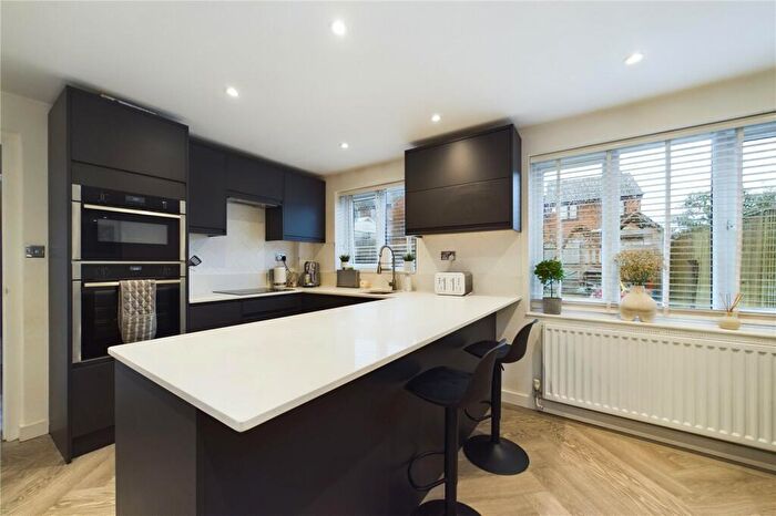 4 Bedroom Detached House For Sale In Bainbridge Road, Calcot, Reading, Berkshire, RG31
