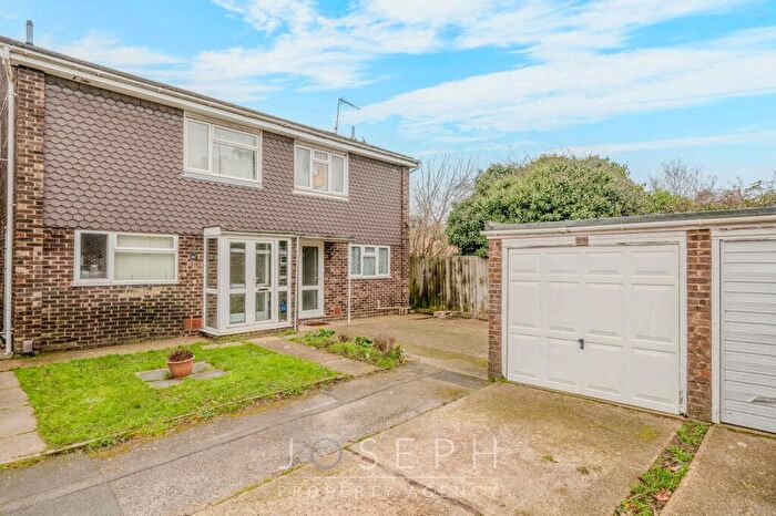 3 Bedroom Semi Detached House For Sale In Starfield Close, Ipswich, IP4