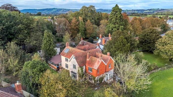 6 Bedroom Detached House For Sale In Westerkirk Gate, Staplegrove, Taunton, TA2