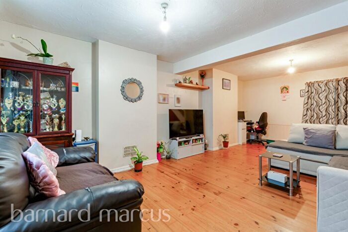 3 Bedroom End Of Terrace House For Sale In London Road, Wallington, SM6