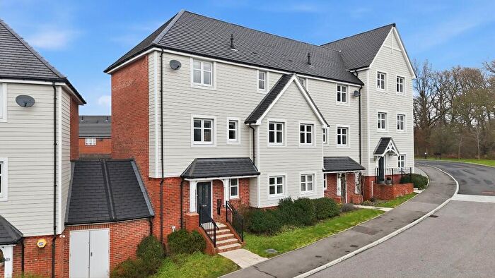 4 Bedroom End Of Terrace House For Sale In Consort Drive, Leatherhead, Surrey, KT22