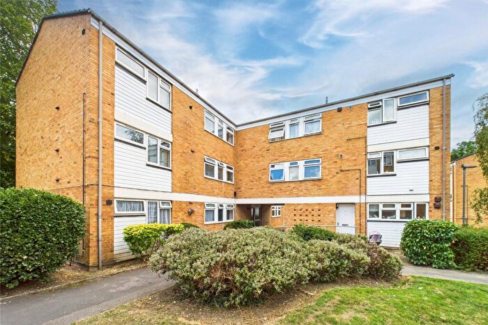 2 Bedroom Apartment For Sale In Deepdale, Bracknell, Berkshire, RG12