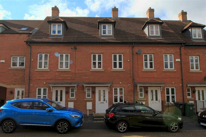 3 Bedroom Town House To Rent In Goods Yard Close, Loughborough, LE11