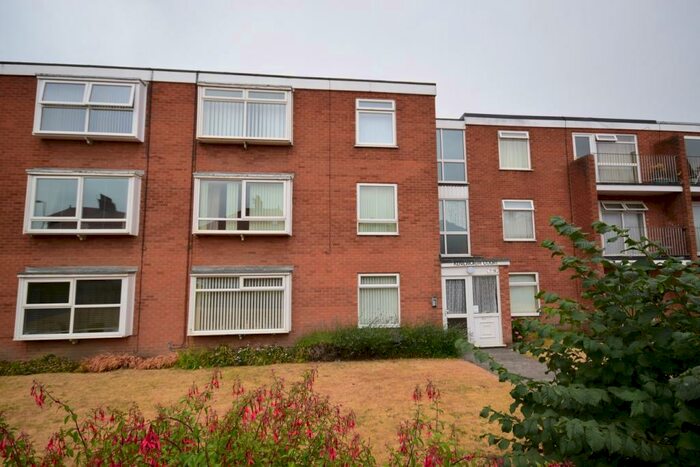 2 Bedroom Apartment To Rent In St Davids Road South, Lytham St. Annes, FY8
