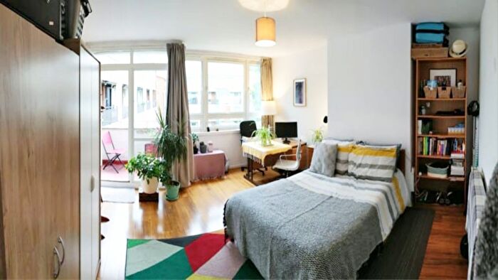 3 Bedroom Flat To Rent In Mandeville House, SE1