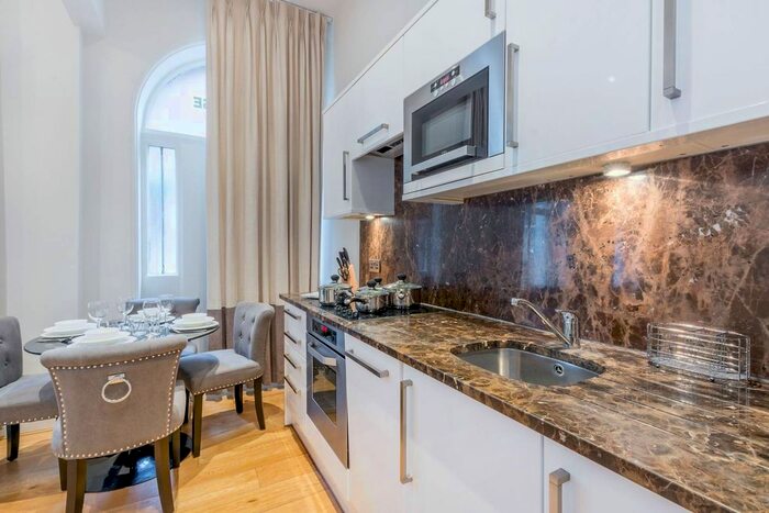 2 Bedroom Flat To Rent In Nottingham Place, Marylebone, London, W1U