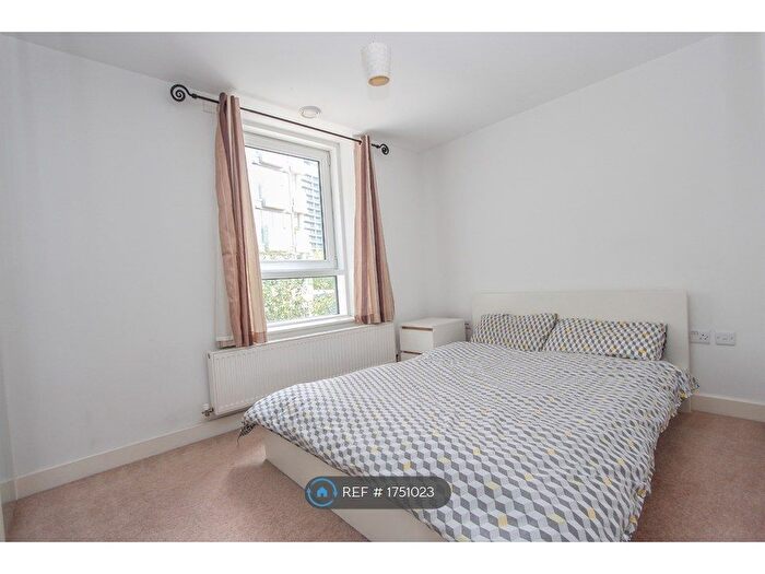 1 Bedroom Flat To Rent In Adriatic Apartments, London, E16