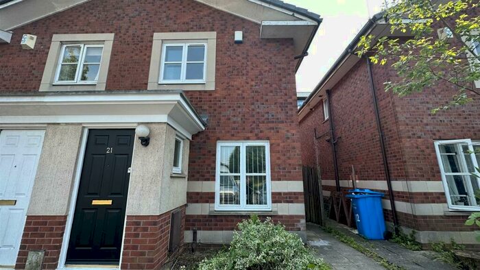 2 Bedroom Flat To Rent In Linen Court, Salford, Manchester, M3