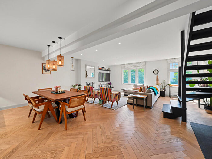 3 Bedroom Apartment For Sale In St. John's Wood Road, London, NW8