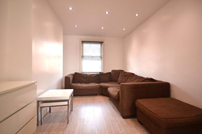 3 Bedroom Terraced House To Rent In Ross Road, Reading, Berkshire, RG1