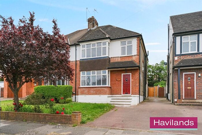 3 Bedroom Semi-Detached House For Sale In The Alders, London, N21