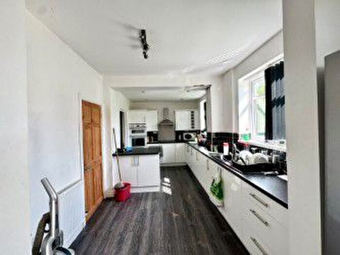 3 Bedroom Semi-Detached House For Sale In Ash Road, Denton, Manchester, M34