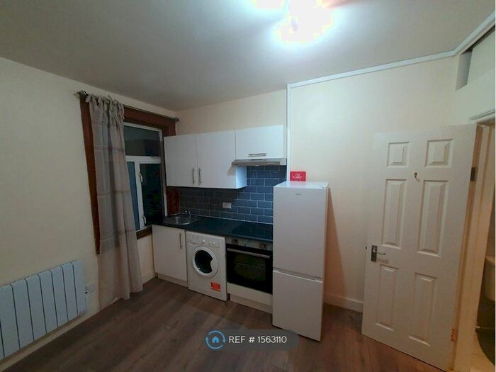 Studio To Rent In Park Parade, London, NW10